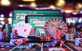 Tampilan live casino mega168 dengan dealer langsung dan meja baccarat poker
